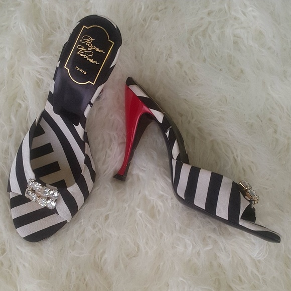 ROGER VIVIER | Gorgeous Heels with Crystal Buckle - Picture 1 of 8